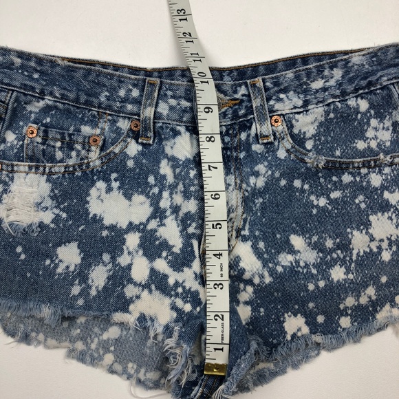 Levi's Bleached Cut Off Jean Shorts - Picture 4 of 7